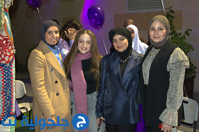 اضاءة المركز الجماهيري في جلجولية باللون البنفسجي بمناسبة اليوم العالمي لذوي الاحتياجات الخاصة